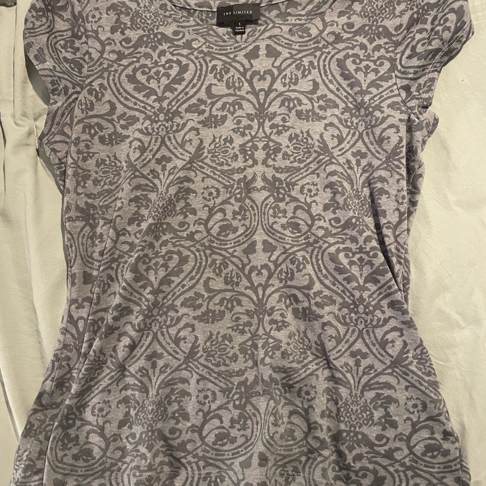The Limited Gray and Black Patterned Short Sleeve Top
